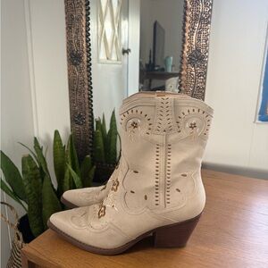 Elegant Cream Western Boots